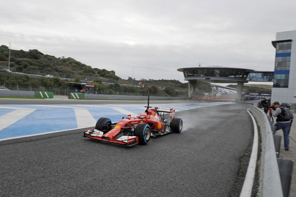 Kimi Raikkonen ud på den våde bane
(Foto: Ferrari Media)
